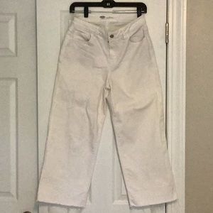 Old Navy white fun jeans, size 6, frayed hem